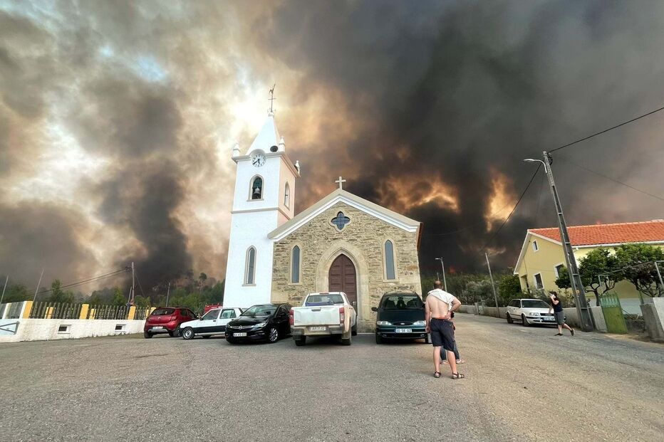 Incêndio na aldeia Catraia Cimeira, em Castelo Branco