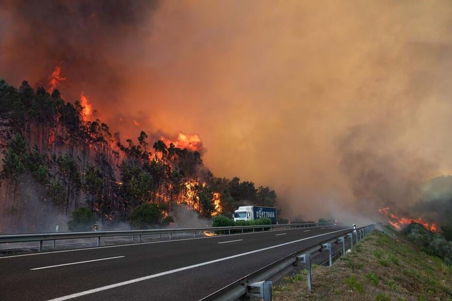 A1 cortada entre Leiria e Fátima devido a incêndio no Arrabal