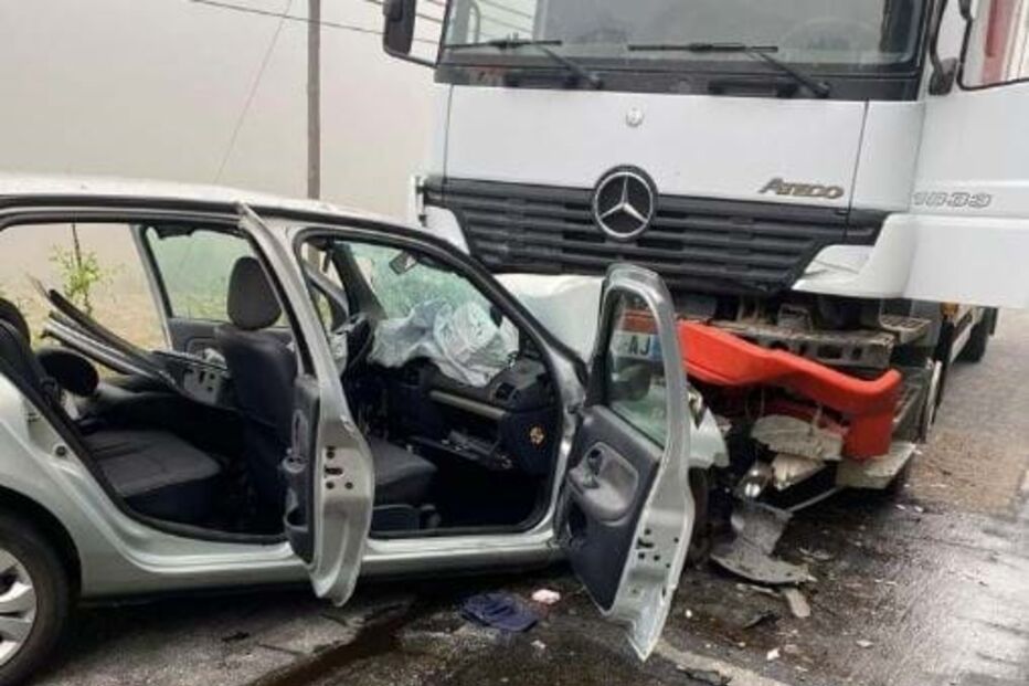 Colisão entre camião e carro em Cabeceiras de Basto