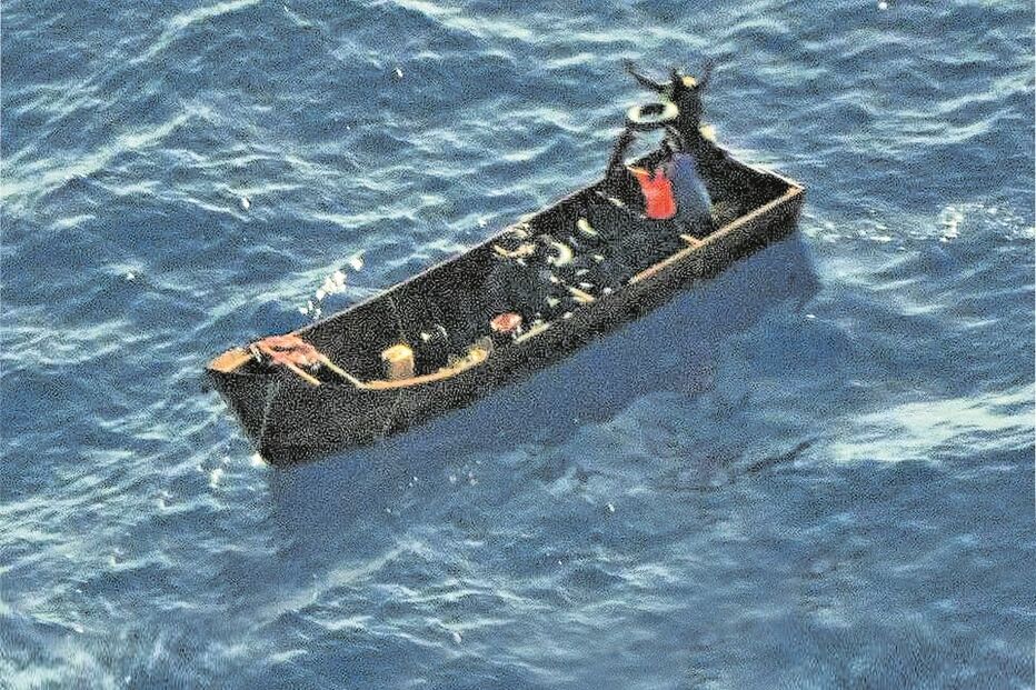 Quatro pessoas sobreviveram ao trágico naufrágio da embarcação, que partiu da costa da Tunísia na semana passada