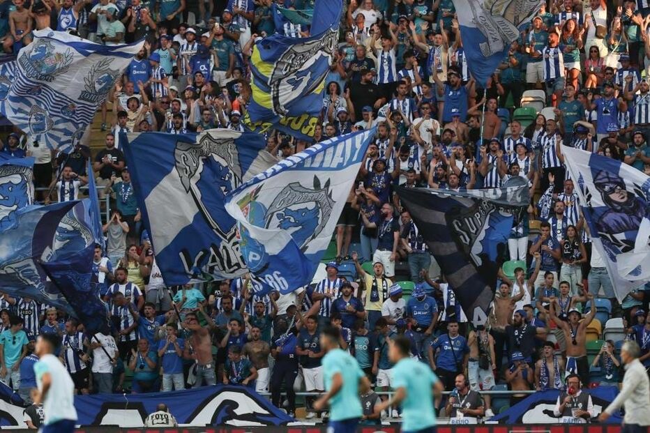 Adeptos do FC Porto no Estádio Municipal de Aveiro