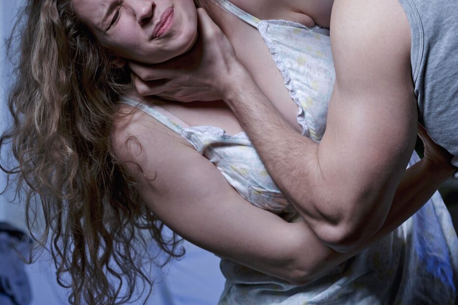 Violação, abusos sexuais, presa, sequestro, x