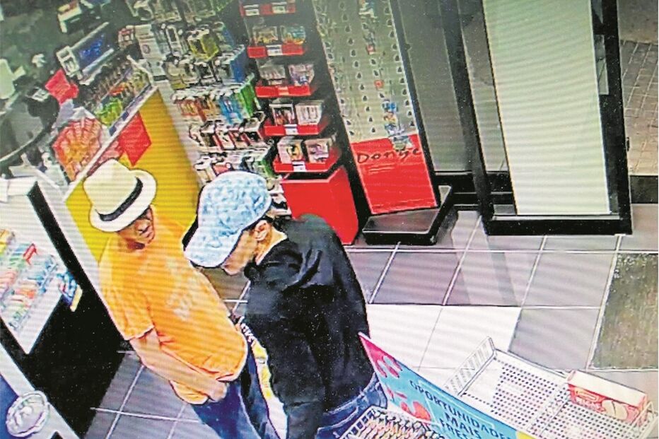 Imagens de videovigilância de vários assaltos, nalguns ocultavam o rosto