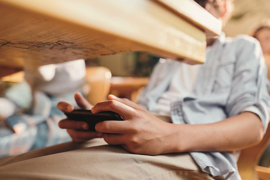 Petição quer restringir o uso de telemóveis em prol da socialização das crianças e para diminuir “contacto com conteúdos impróprios”