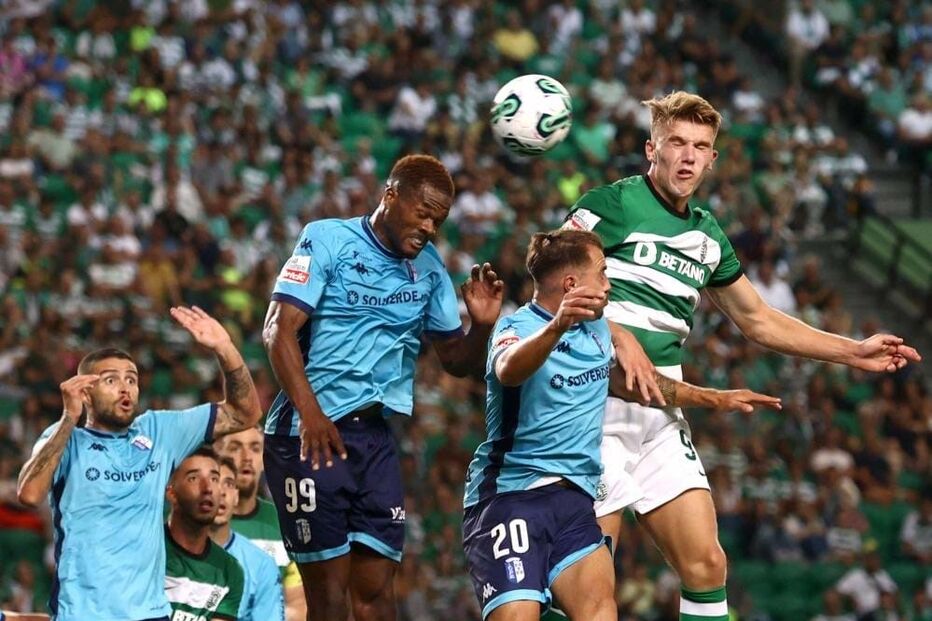 Essende (número 99) marcou o primeiro golo do Vizela