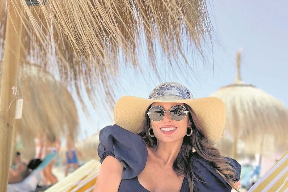 Vanessa Rebelo cheia de estilo na praia