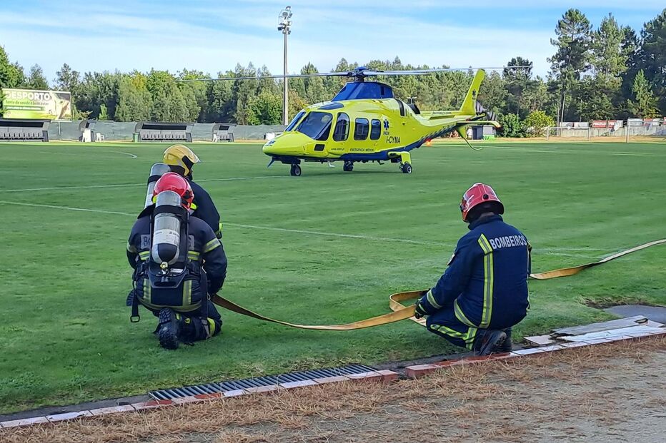 Helicóptero do INEM está no apoio aos operacionais