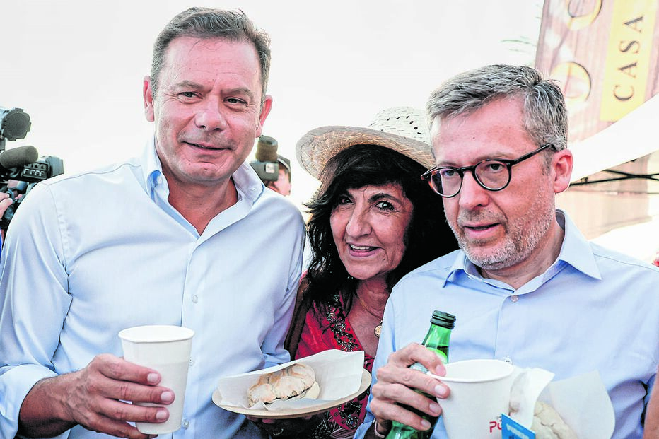 Montenegro, presidente do PSD, com Carlos Moedas, antes do discurso na Festa do Pontal