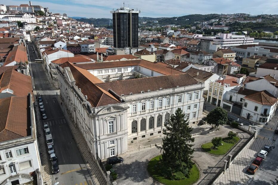 Abandona filha aos seis meses e viola-a aos 14 anos