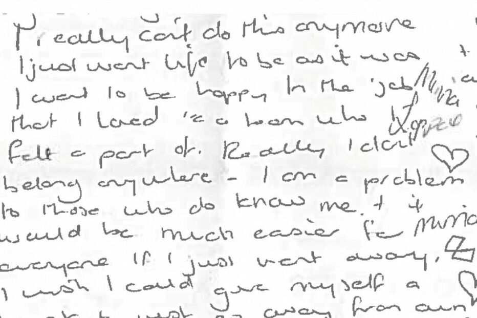 A polícia de Cheshire divulgou imagens de notas escritas pela enfermeira considerada culpada pela morte de sete bebés