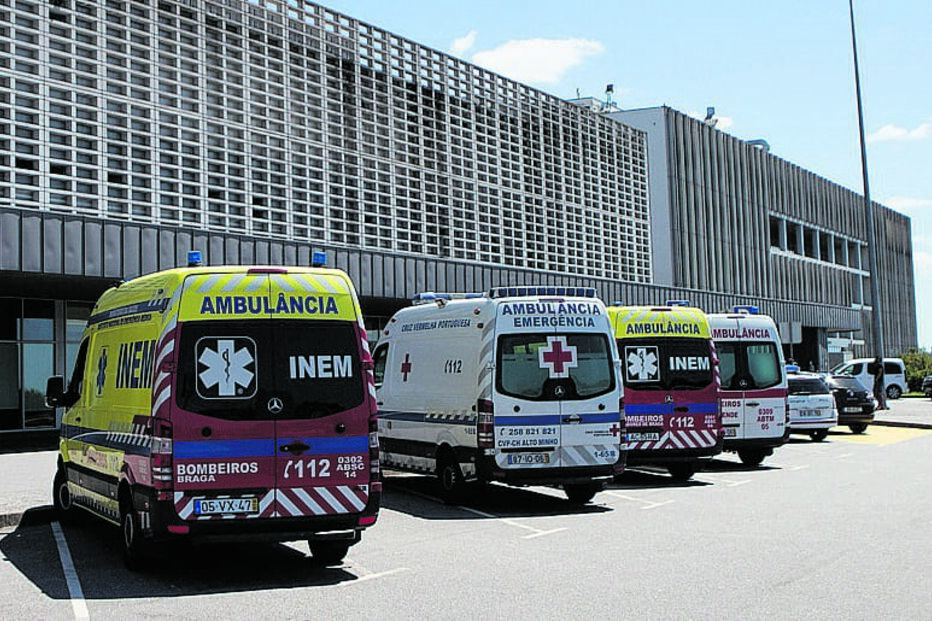 Menina nasceu no Hospital de Braga e está agora numa instituição, onde é visitada pela mãe