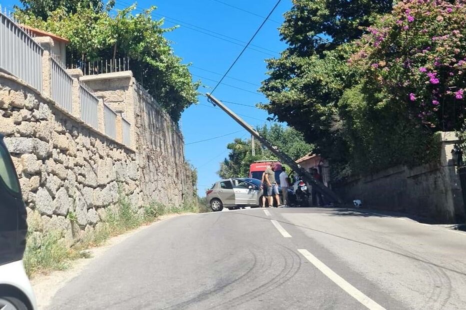Feridos em despiste de mota seguido de colisão contra um poste em Penafiel