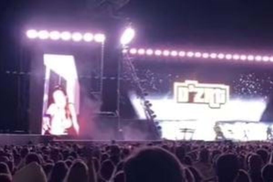 Cifrão revela nome da filha durante concerto dos D'ZRT