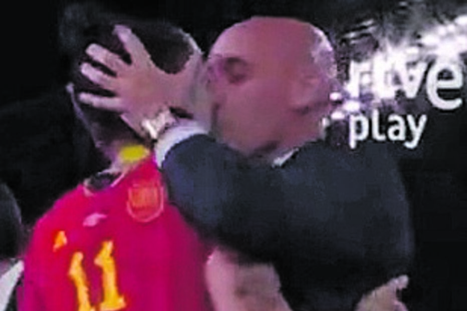 Imagem abertura - beijo 48503600.jpg (18858308) (Milenium)