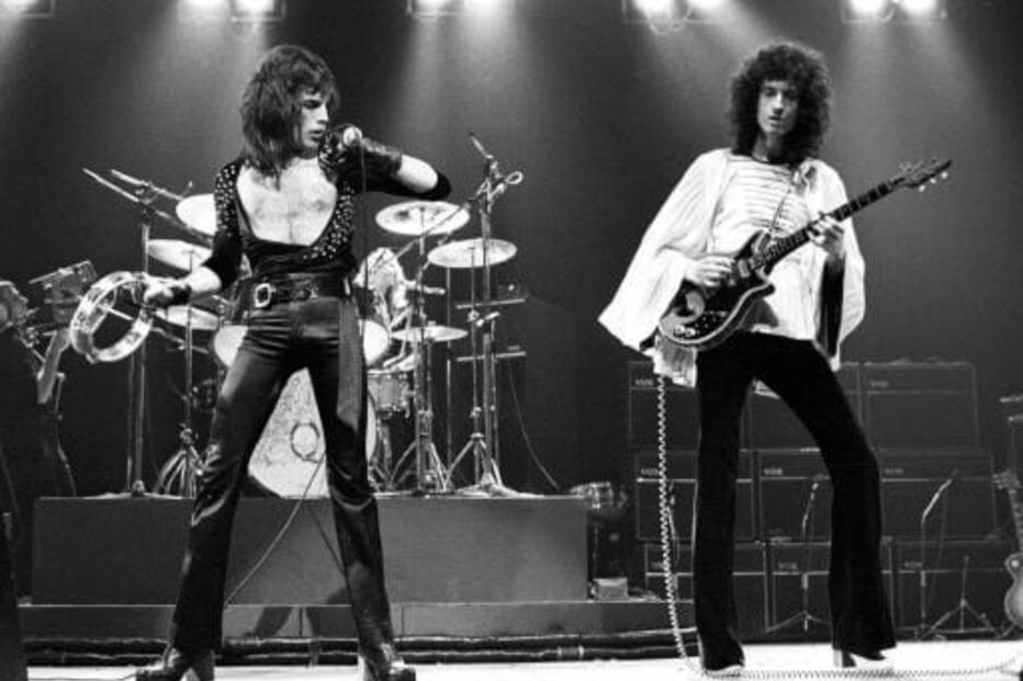 Banda Queen durante um concerto nos anos 70