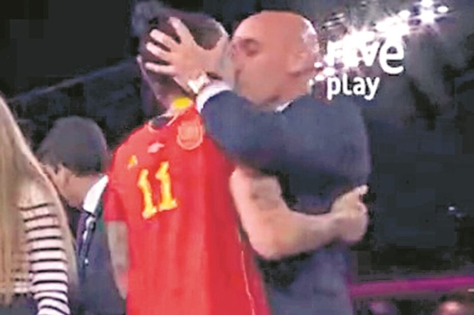 Beijo do presidente da federação espanhola