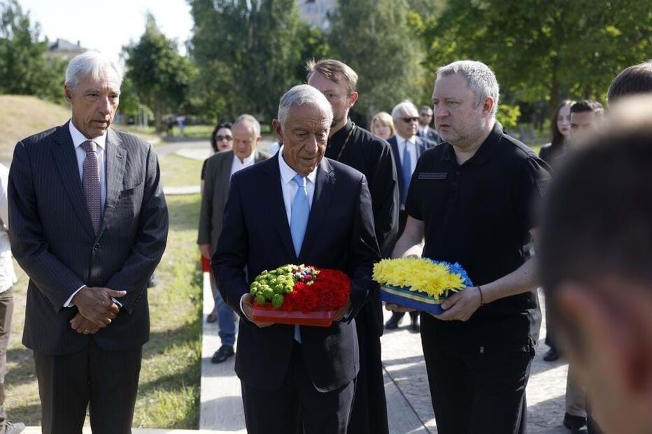 Marcelo no memorial às vítimas do massacre em Bucha