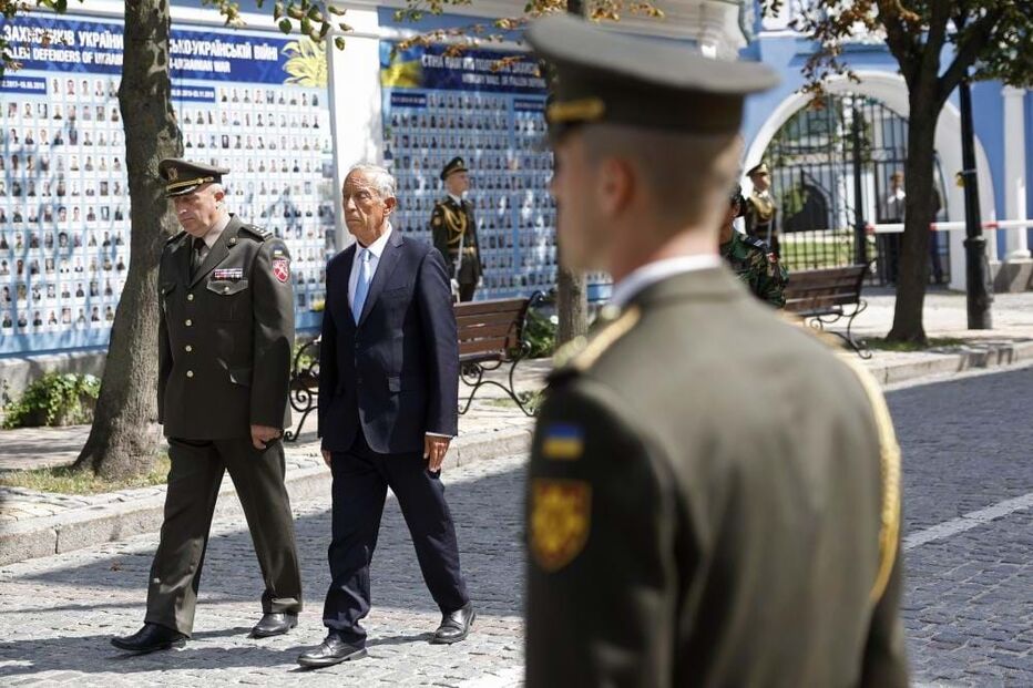 Marcelo visita muro da memória dos defensore caídos pela Ucrânia 
