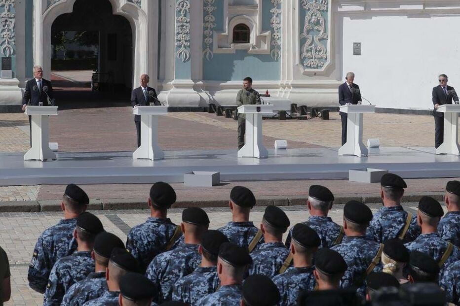Celebração do Dia da Independência na Ucrânia com Presidente da Lituânia, Marcelo Rebelo de Sousa, primeiro-ministro da Noruega e primeiro-ministro da Bósnia