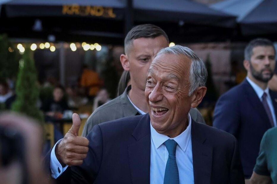 Marcelo durante visita a exposição de veículos militares russos destruídos, localizada na rua principal de Khreshchatyk