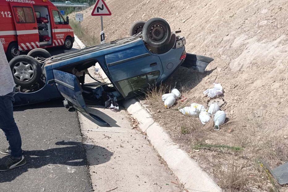 Um morto e três feridos em despiste seguido de capotamento em Arouca. EN327 está condicionada