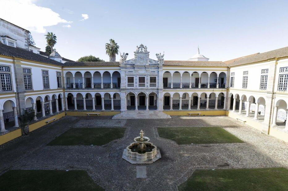 Universidade de Évora