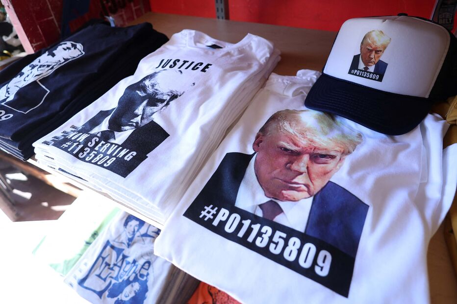 Foto de cadastrado rende milhões a Donald Trump