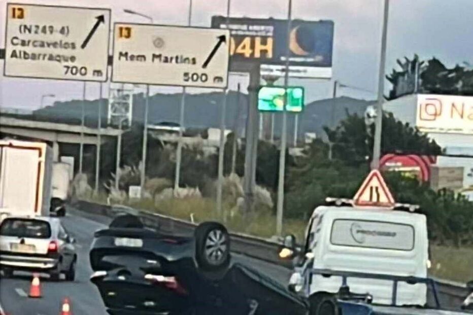 Capotamento em Sintra faz dois feridos