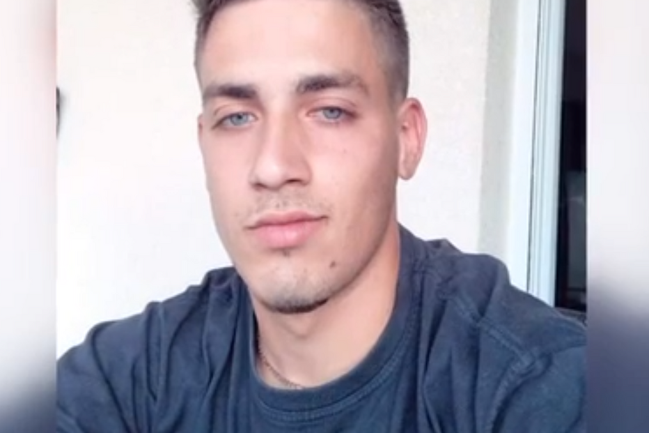 Padre suspenso por enviar mensagens e vídeos eróticos a alunos acolheu ‘terapias’ para gays