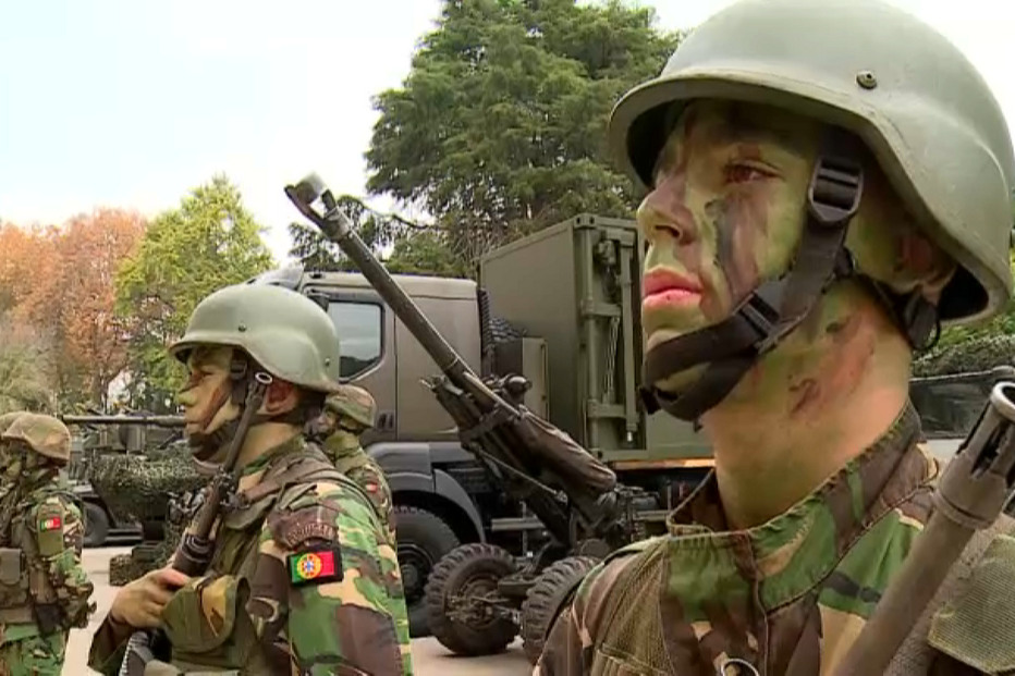 Tropa aceita recrutas de apenas metro e meio