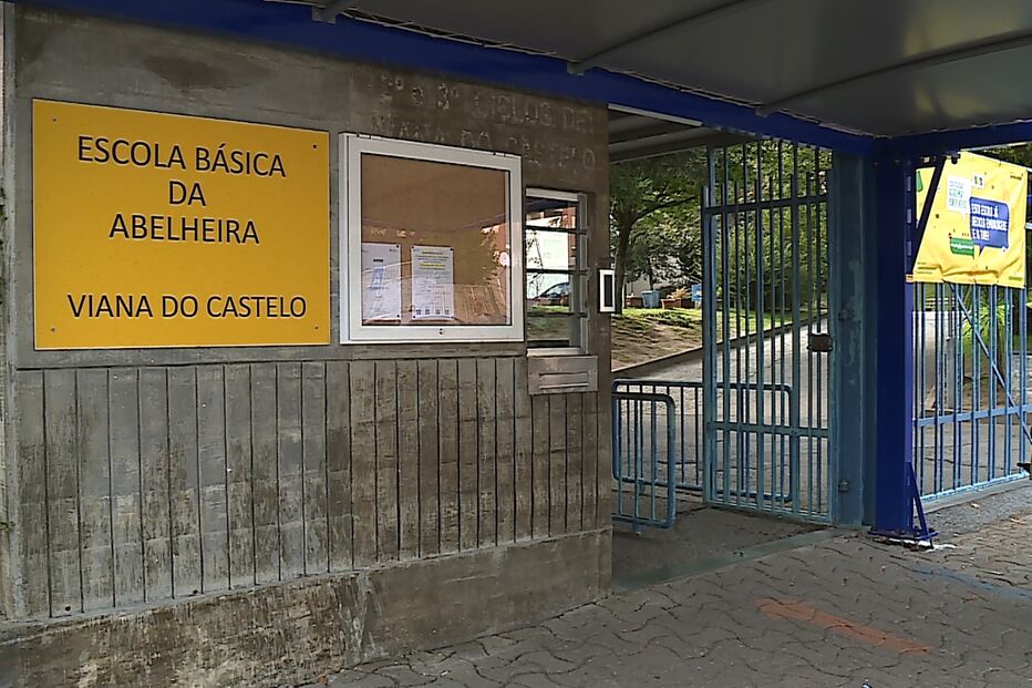 A associação de pais considera que o plágio do documento é um “mau exemplo para os alunos”