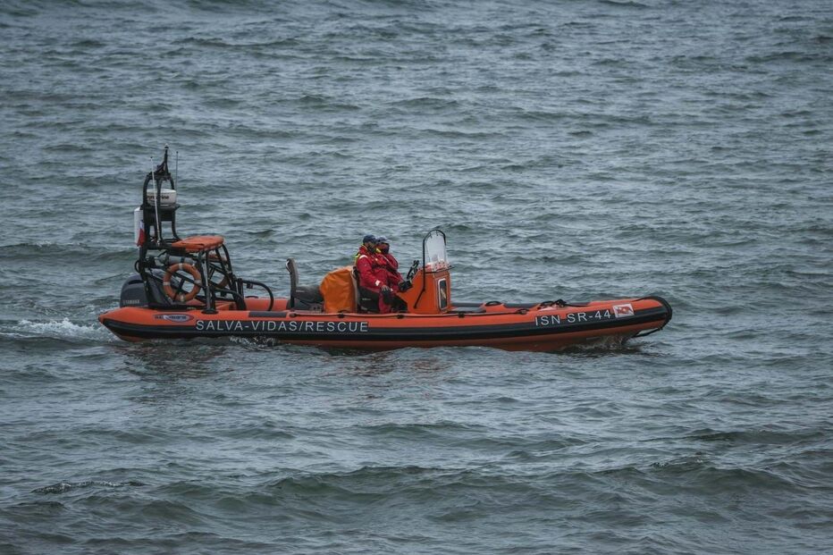 Autoridades fazem buscas por pescador de 25 anos desaparecido ao largo de Peniche 