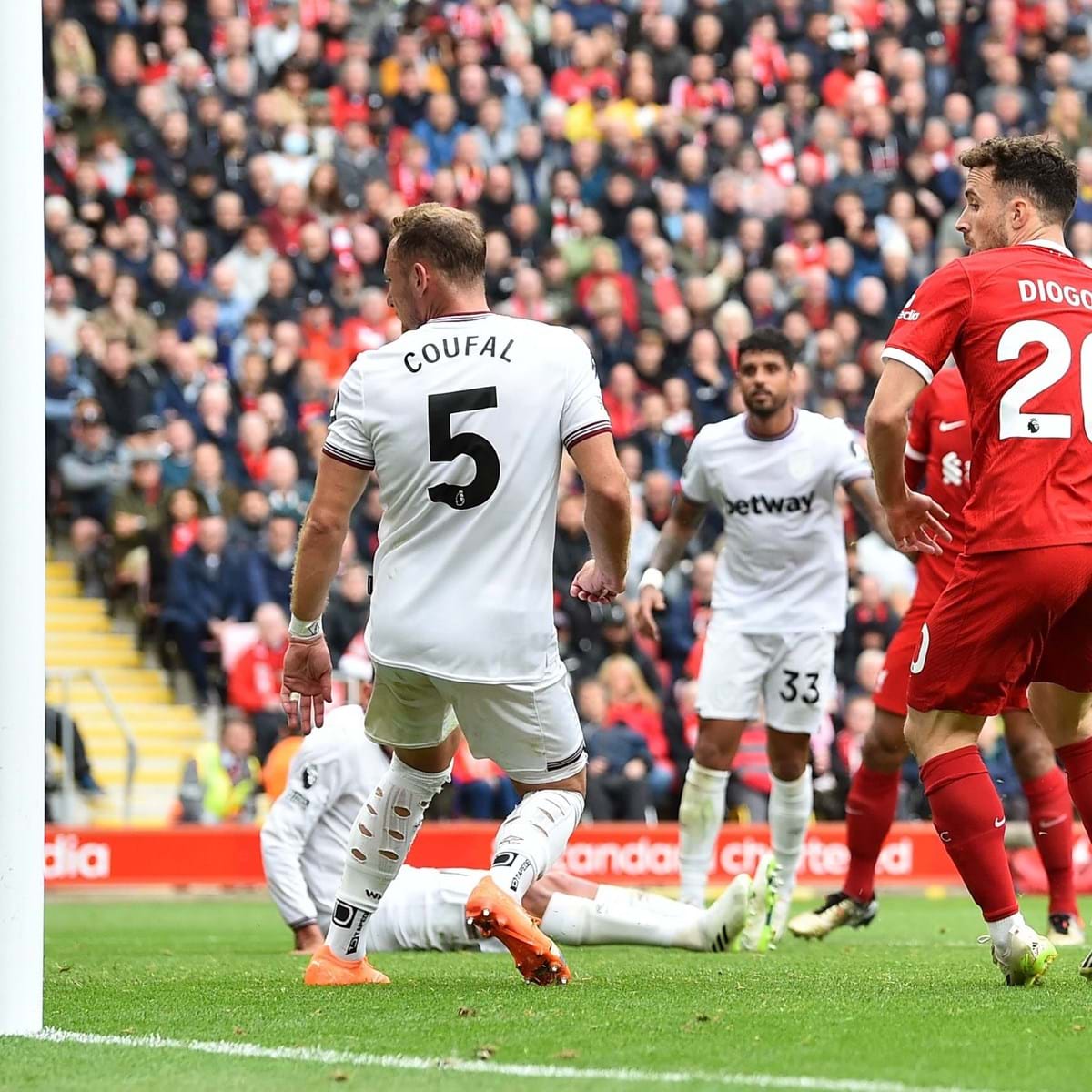Chelsea e Liverpool empatam no primeiro jogo de cartaz da Premier League