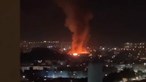 Fogo destrói 150 habitações erguidas sobre palafitas na cidade brasileira de Santos