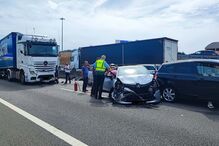 Mulher gravemente ferida após colisão entre um camião e cinco carros em Gaia