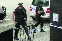 Mãe de Igor chora ao enfrentar homicidas do filho