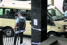 Mãe de Igor chora ao enfrentar homicidas do filho