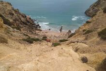 Mulher resgatada na praia de São João Vaz