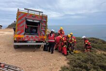 Mulher resgatada na praia de São João Vaz