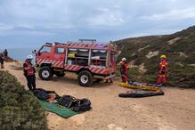 Mulher resgatada na praia de São João Vaz