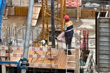 Trabalhador ferido em queda na Amadora