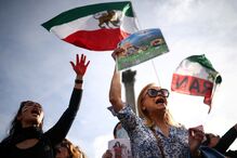 Ativistas na Europa assinalam aniversário da morte de Mahsa Amini no Irão