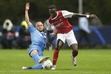 Bruma disputa bola com Lobotka