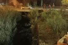 Carro despista-se e cai ao rio em Queluz