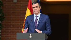 PSOE denuncia "guerra suja" da direita espanhola e pede a Sánchez para não se demitir