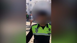 Motorista de tuk-tuk queixa-se contra polícia por agressão no centro de Lisboa