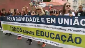 Centenas de professores já marcham em Lisboa em protesto pela escola pública