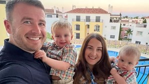 Bebé britânico deixa de andar e falar após queda durante férias no Algarve