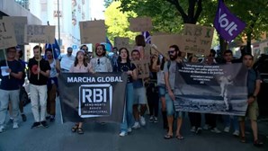 Dezenas de pessoas marcham em Lisboa contra o elevado custo de vida