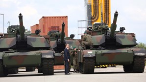 “Os tanques Abrams vão arder como os outros”: Rússia desvaloriza armamento enviado pelos EUA